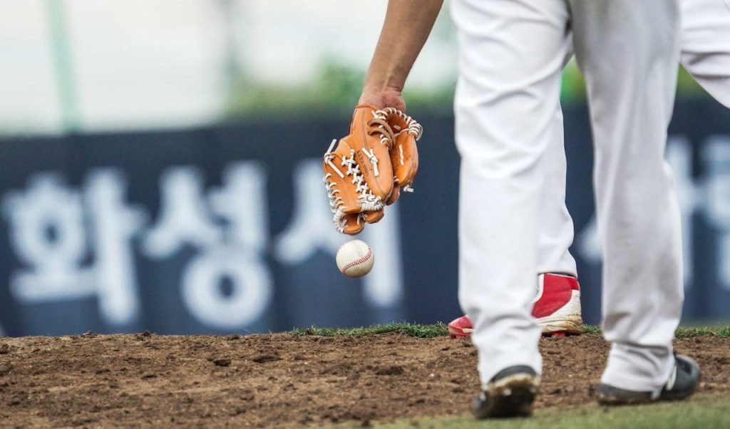 What Size Baseball Glove for 11 Year Old
